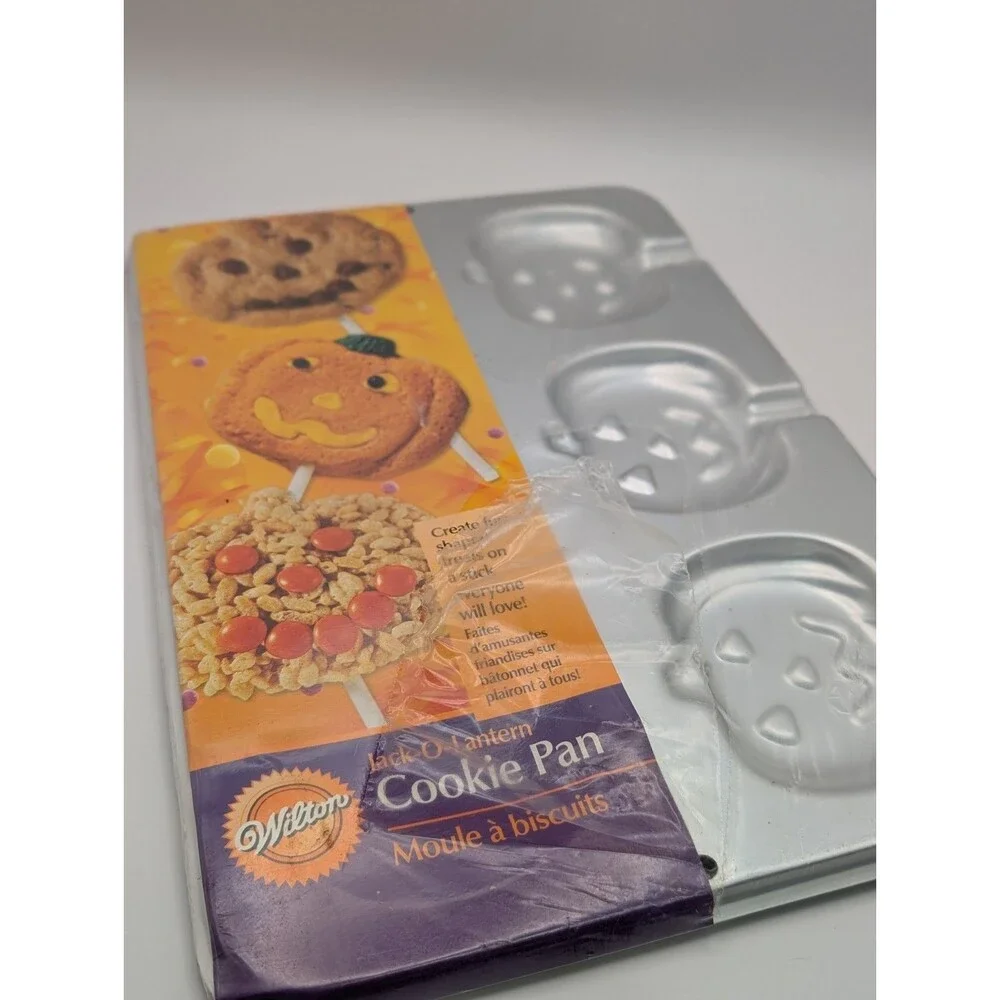 Vintage Wilton Jack O Lantern Cookie Treat Pan Halloween Pumpkin Baking Mold NEW